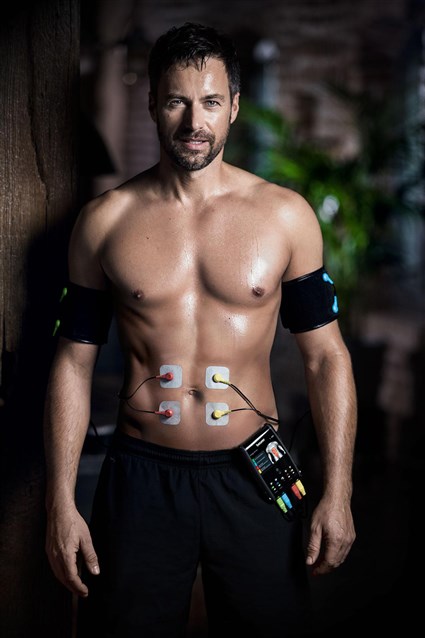 Beurer EM-95 Electrostimulateur Digital pour le Corps avec Bluetooth, EMS, 20 Programmes, 4 Canaux et Électrodes à Contact avec l'Eau pour Abdomen, Bras et Jambes