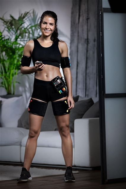 Beurer EM-95 Electrostimulateur Digital pour le Corps avec Bluetooth, EMS, 20 Programmes, 4 Canaux et Électrodes à Contact avec l'Eau pour Abdomen, Bras et Jambes