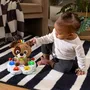 Baby Einstein - Jouet d'éveil musical et sensoriel Dean le chien, avec tambour, lumières et apprentissage multilingue pour bébé de 6 mois et plus