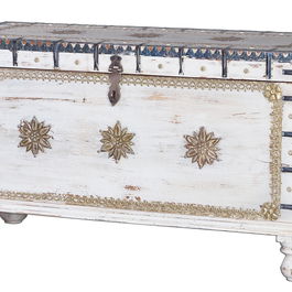 Giner y Colomer - Coffre de rangement en bois de manguier massif avec incrustations fer et bronze, finition blanc vieilli, 57 x 100 x 40 cm