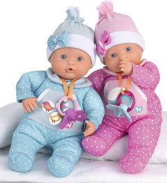 Nenuco Poupée Llorón 7/13380 Famosa - Poupée bébé interactive qui pleure et fait des sons avec chupete, 2 couleurs assorties