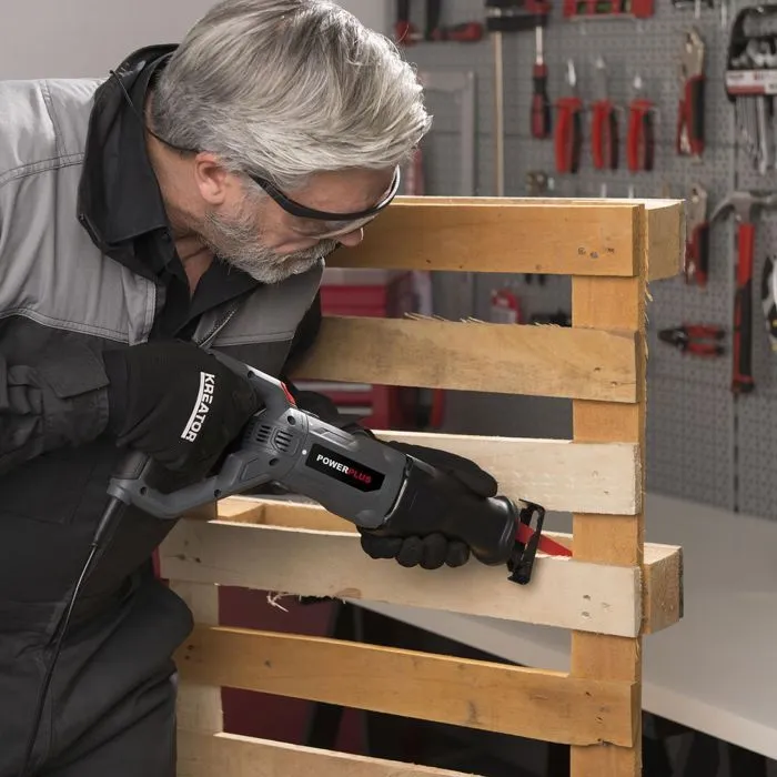 Powerplus - Scie sabre 710 W avec tête rotative à 180°, coupe bois 115 mm, coupe acier 5 mm, moteur à balais, changement rapide de lames