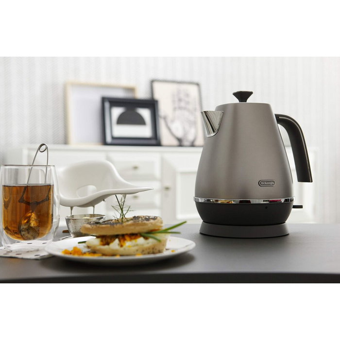 DeLonghi KBI2001.S Bouilloire 1,7 L Argenté et Chrome DeLonghi KBI2001.S Bouilloire 1,7 L Argenté et Chrome