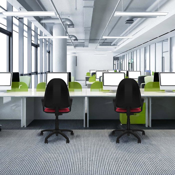 Chaise de bureau Aýna avec mécanisme de contact permanent de base, rembourrée de tissu bleu clair. Équipée d'une base en polyamide noir, d'accoudoirs fixes et de roulettes en nylon de 50 mm. Chaise de bureau Aýna avec mécanisme de contact permanent de base, rembourrée de tissu bleu clair. Équipée d'une base en polyamide noir, d'accoudoirs fixes et de roulettes en nylon de 50 mm.