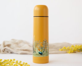 KioKids Termo Gourde Isotherme 500 ml Acier Inoxydable, Conservation 24h Froid/12h Chaud, Anti-Goutte, Bouchon 1 Clic, Collection Honey, Couleur Moutarde