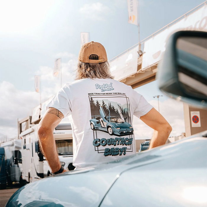 Radikal Revolution T-shirt Nice Tractor Near the Bull Blanc Taille S