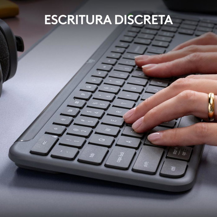 Logitech K950 Clavier sans fil Bluetooth Signature Slim – Noir – Complet avec pavé numérique, Easy-Switch, autonomie 36 mois, Windows/Mac/Chrome