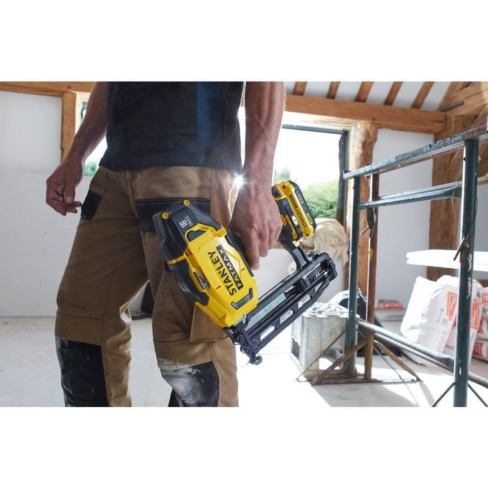 Stanley Fatmax Cloueur de finition sans fil 18V SFMCN616B-XJ (Clous 16GA 25-64mm) Stanley Fatmax Cloueur de finition sans fil 18V SFMCN616B-XJ (Clous 16GA 25-64mm)