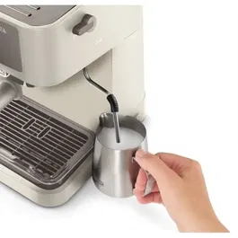 Delonghi STILOSA EC235.CR Machine à Expresso avec Pompe Solo, Bouilloire Inox, Compatible ESE et Buse Vapeur, Finition Crème