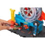 Hot Wheels - Circuit City Tienda de Neumáticos HDP02 avec magasin de pneus, rampe et ascension manuelle - Jouet de course et cascade - Âge recommandé : +4 ans