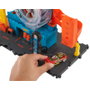 Hot Wheels - Circuit City Tienda de Neumáticos HDP02 avec magasin de pneus, rampe et ascension manuelle - Jouet de course et cascade - Âge recommandé : +4 ans