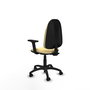 Chaise de bureau Algarra avec mécanisme de contact permanent de base, revêtue de similicuir couleur crème. Équipée d'un piètement en polyamide noir, d'accoudoirs 2D et de roulettes en nylon de 50 mm