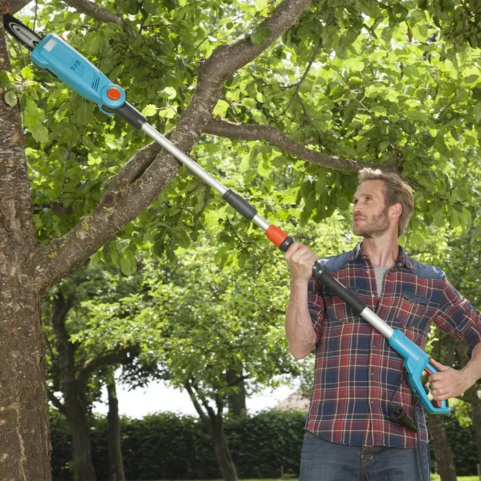 Gardena TCS 720/20 - Elagueuse sur perche électrique 720W, longueur de guide 20 cm, manche télescopique 4.4 m - Idéale pour l'élagage et la taille d'arbres en toute sécurité Gardena TCS 720/20 - Elagueuse sur perche électrique 720W, longueur de guide 20 cm, manche télescopique 4.4 m - Idéale pour l'élagage et la taille d'arbres en toute sécurité