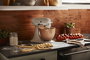 Kitchenaid 5KSM2CB5PFC Bol en Céramique à Titane Fired Clay pour Robot Culinaire, léger, avec Bec Verseur et Anse, pour Micro-ondes, Four, Lave-vaisselle