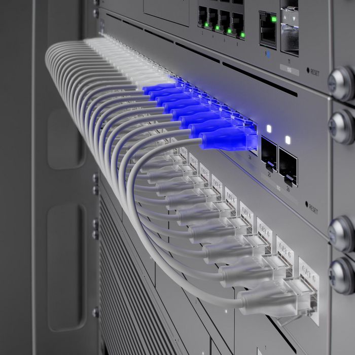 Ubiquiti Switch Ethernet Couche 3 24 Ports, 8 x 2.5 GbE RJ45 + 16 x 1 GbE RJ45 + 2 x 10G SFP+, Alimentation 50W, acier SGCC
