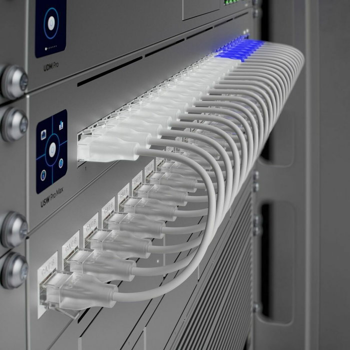Ubiquiti Switch Ethernet Couche 3 24 Ports, 8 x 2.5 GbE RJ45 + 16 x 1 GbE RJ45 + 2 x 10G SFP+, Alimentation 50W, acier SGCC