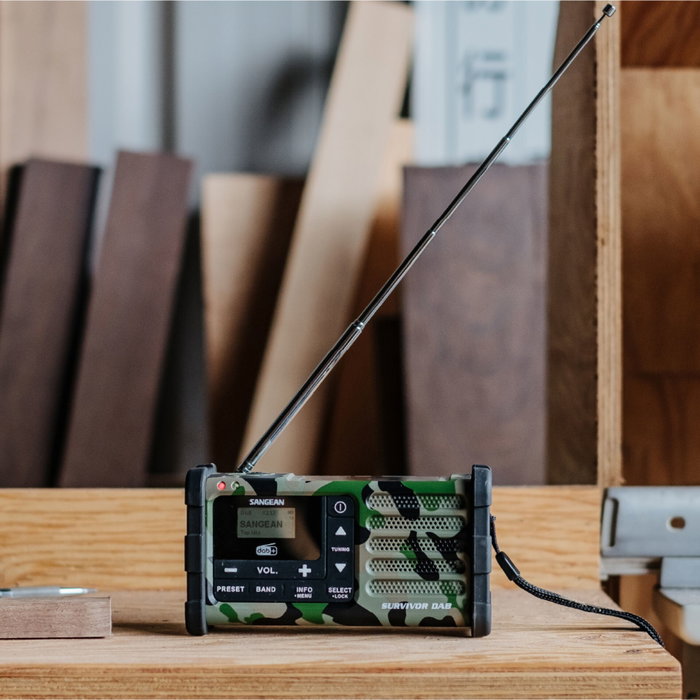 Sangean MMR-88 DAB+ Radio d'urgence camouflage avec manivelle et solaire Sangean MMR-88 DAB+ Radio d'urgence camouflage avec manivelle et solaire