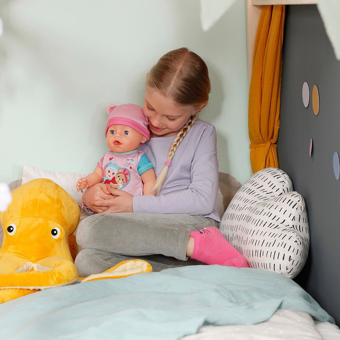 MGA Poupée Emma 43 cm pour bébé Baby Born avec 10+1 accessoires (album, biberon, orinal) et fonction d'alimentation à eau - Jeu sans piles