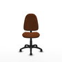 Chaise de bureau Algarra avec mécanisme de contact permanent de base, revêtue de similicuir marron. Équipée d'un piètement en polyamide noir, sans accoudoirs et de roulettes pour parquet