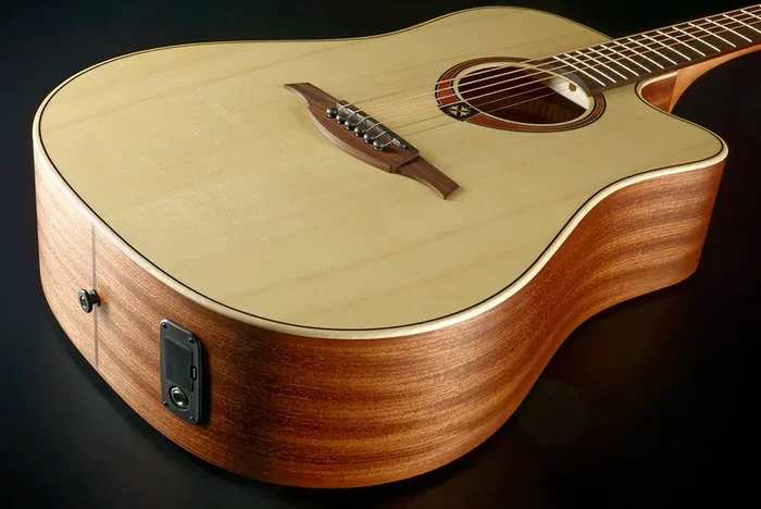 LAG Guitare Acoustique Électroacoustique Dreadnought Cutaway Tramontane 70 A/C - Naturel