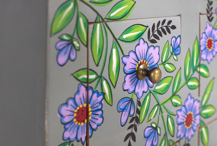 GINER Y COLOMER Commode en Mango Massif Peinte à la Main, 9 tiroirs, 70.5x31x60.5 cm, Finition Vert Gris et Motif Floral