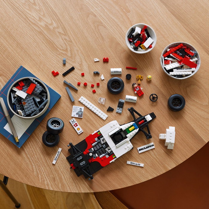 LEGO Icons McLaren MP4/4 et Ayrton Senna, Modèle de Voiture Réduit LEGO Icons McLaren MP4/4 et Ayrton Senna, Modèle de Voiture Réduit