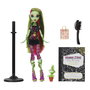 Monster High Poupée Venus McFlytrap Jhk58 Mattel avec tenue denim, accessoires et mascotte Chewlian, pour enfant dès 6 ans