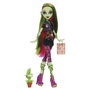 Monster High Poupée Venus McFlytrap Jhk58 Mattel avec tenue denim, accessoires et mascotte Chewlian, pour enfant dès 6 ans
