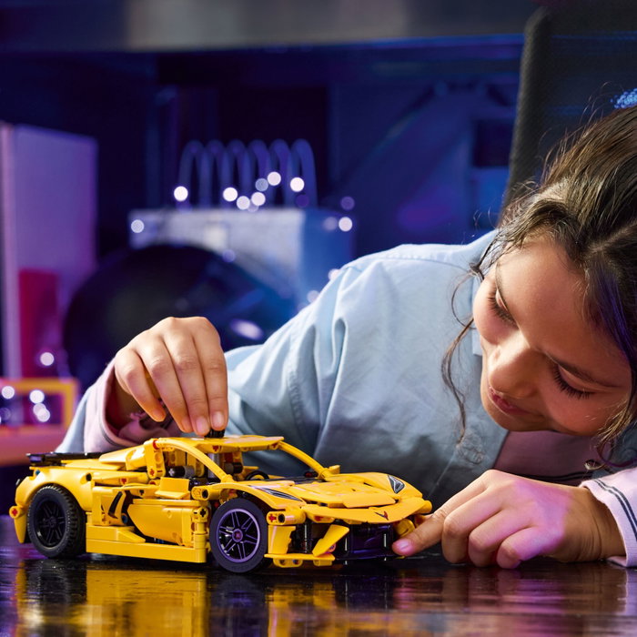 LEGO Technic Chevrolet Corvette Stingray 42205 LEGO Technic Chevrolet Corvette Stingray 42205