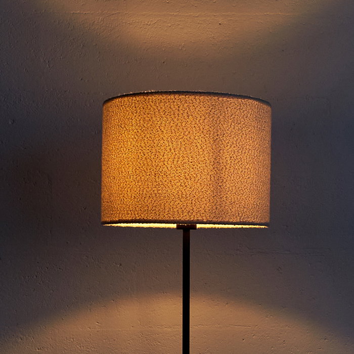 Home Deco Factory Lampe de pie avec écran rizo Home Deco Factory Lampe de pie avec écran rizo
