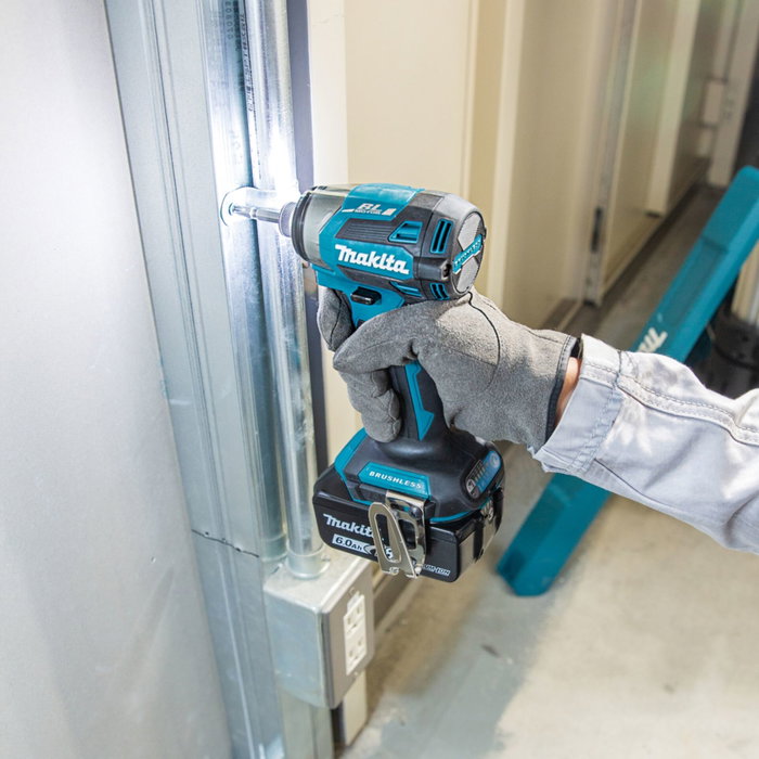 Makita DTD173RTJ Visseuse à impact sans fil avec 2 batteries 5,0 Ah et mallette MAKPAC