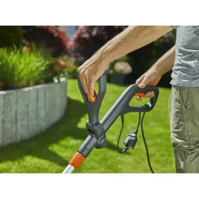 Gardena EasyCut 450/25 - Coupe-bordures électrique 450W avec manche télescopique inclinable (largeur de coupe 28 cm, très léger 2.5 kg)