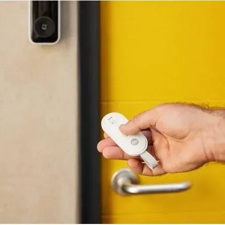 Yale Kit Alarmes Intelligente Connectée Sécurité Maison avec Centrale, Clavier, Détecteur Intérieur, Détecteur d'Ouverture, Porte-clés, Contrôle Smartphone