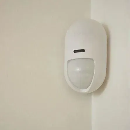 Yale Kit Alarmes Intelligente Connectée Sécurité Maison avec Centrale, Clavier, Détecteur Intérieur, Détecteur d'Ouverture, Porte-clés, Contrôle Smartphone