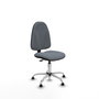 Chaise de bureau Algarra avec mécanisme de contact permanent de base, recouverte de tissu gris. Équipée d'une base chromée, sans accoudoirs et avec butées