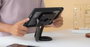 Compulocks Support de fixation VESA fixe à 45 degrés pour comptoir ou mur en aluminium noir - Compatible 100x100 et 75x75 mm