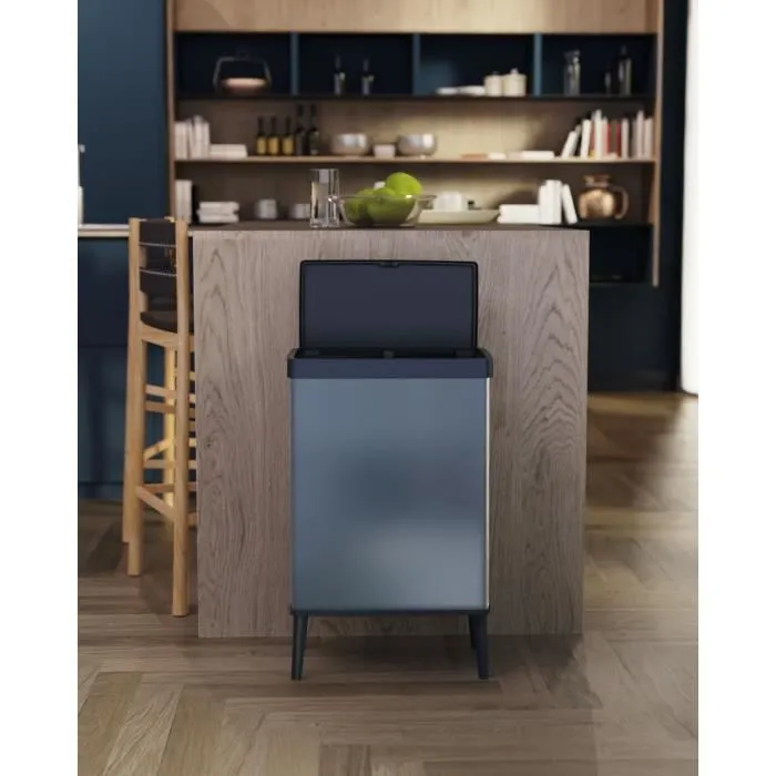 Curver Poubelle 54 L sur Pieds Verto avec Ouverture Touch, Couleur Bleu Perle