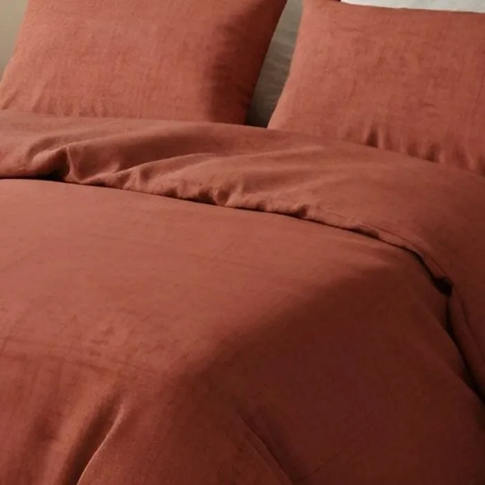 Parure de lit rouge brique en coton renforcé avec housse de couette 140 x 200 cm et taie d'oreiller 60 x 60 cm Parure de lit rouge brique en coton renforcé avec housse de couette 140 x 200 cm et taie d'oreiller 60 x 60 cm