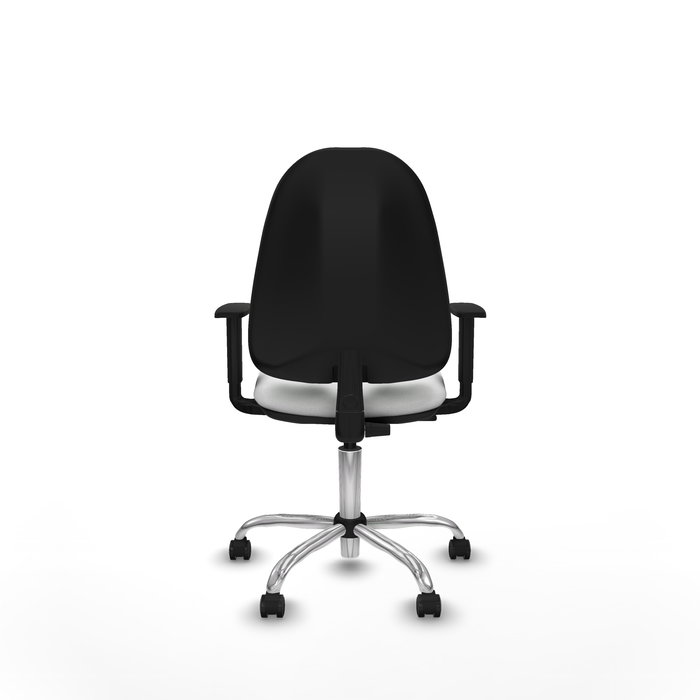 Chaise de bureau Algarra avec mécanisme de contact permanent de base, recouverte de tissu blanc. Équipée d'une base chromée, d'accoudoirs 1D et de roulettes autobloquantes