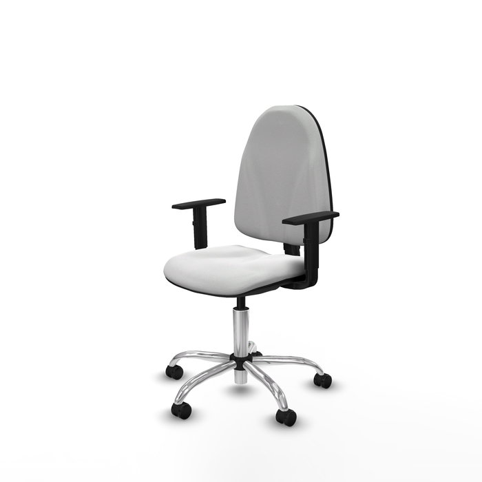 Chaise de bureau Algarra avec mécanisme de contact permanent de base, recouverte de tissu blanc. Équipée d'une base chromée, d'accoudoirs 1D et de roulettes autobloquantes