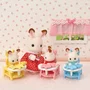 Sylvanian Families 5532 Les triplés Lapin Chocolat et accessoires puériculture - Set bébés avec chaise-haute, assiette et berceau