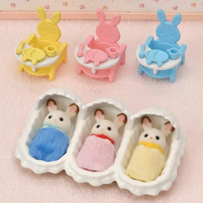 Sylvanian Families Les triplés Lapin Chocolat et accessoires de puériculture