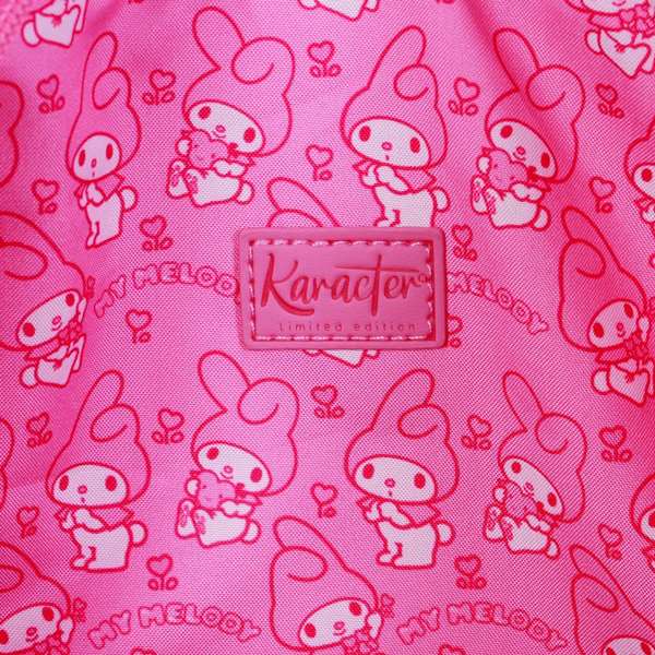 Karactermania - Sac bandoulière My Melody peluche fraise douce avec compartiment zippé et intérieur doublé - 22 x 22 x 8 cm - Polyester - Rose Karactermania - Sac bandoulière My Melody peluche fraise douce avec compartiment zippé et intérieur doublé - 22 x 22 x 8 cm - Polyester - Rose