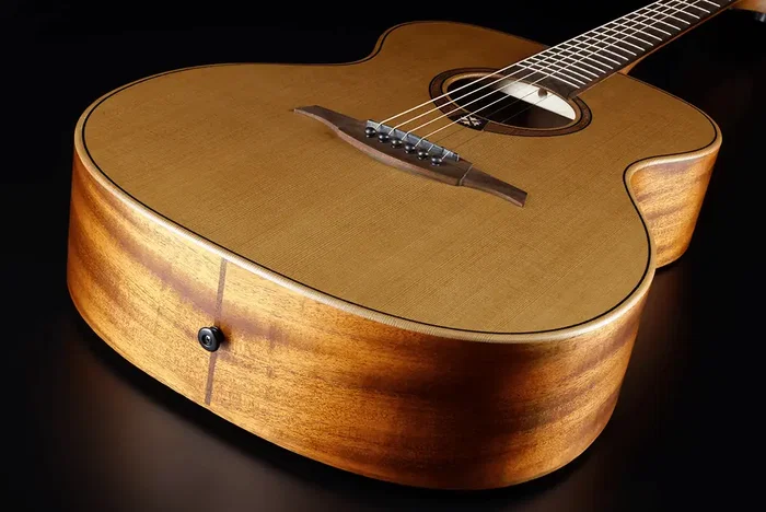 LAG Tramontane 170 Guitare Acoustique Auditorium Toute en Bois (Table Cèdre Rouge Massif, Fond et Éclisses Khaya) - Naturelle Brillant LAG Tramontane 170 Guitare Acoustique Auditorium Toute en Bois (Table Cèdre Rouge Massif, Fond et Éclisses Khaya) - Naturelle Brillant