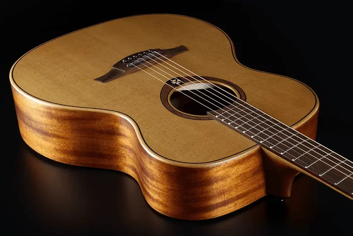 LAG Tramontane 170 Guitare Acoustique Auditorium Toute en Bois (Table Cèdre Rouge Massif, Fond et Éclisses Khaya) - Naturelle Brillant LAG Tramontane 170 Guitare Acoustique Auditorium Toute en Bois (Table Cèdre Rouge Massif, Fond et Éclisses Khaya) - Naturelle Brillant