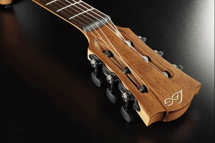 LAG Guitare Acoustique Nylon Auditorium Natural Table Abeto Massif Dos Caoba