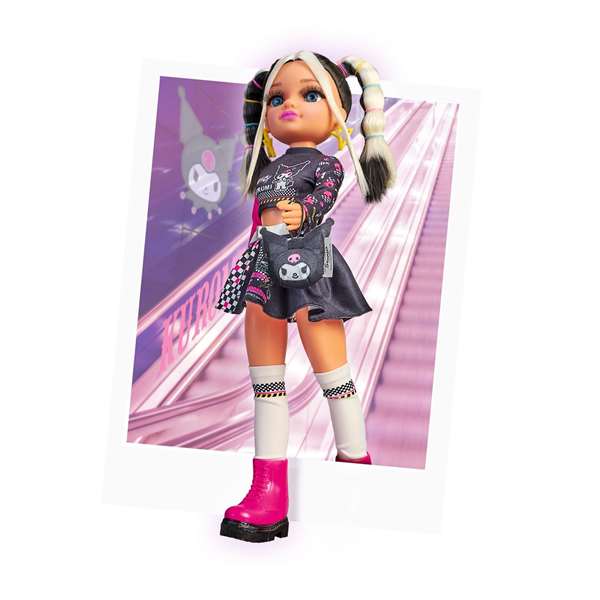 FAMOSA - Poupée NANCY Fashion Collection Kuromi avec look moderne, cheveux bicolores et sac - Naca8000 - +3 ans FAMOSA - Poupée NANCY Fashion Collection Kuromi avec look moderne, cheveux bicolores et sac - Naca8000 - +3 ans