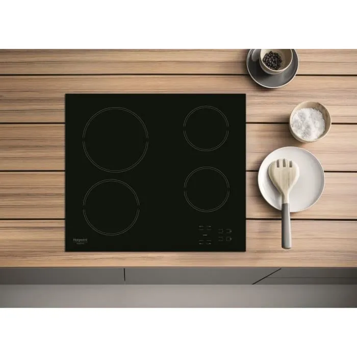 Hotpoint HR631C Table de cuisson vitrocéramique 4 foyers 60 cm Noir - 6200 W, interface sensitive, sécurité enfant