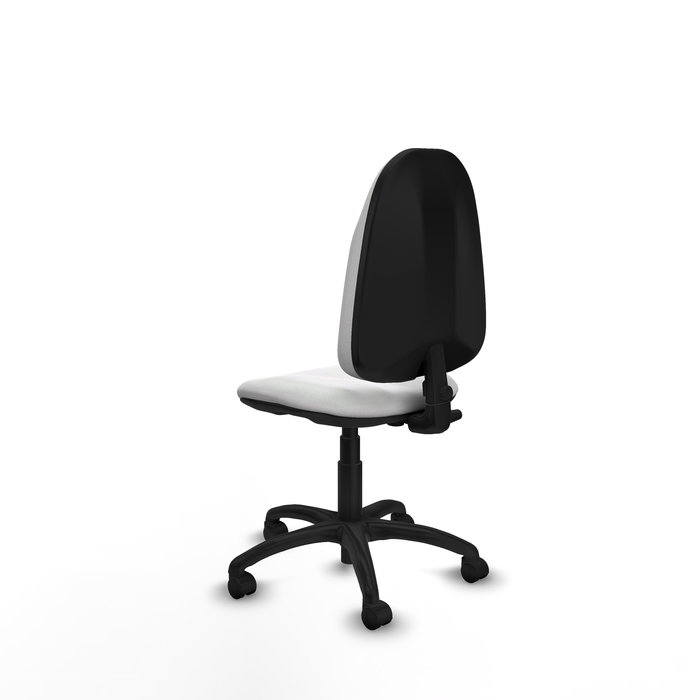 Chaise de bureau Algarra avec mécanisme de contact permanent de base, recouverte de tissu blanc. Équipée d'une base en polyamide noir, sans accoudoirs et de roulettes en nylon de 50 mm.
