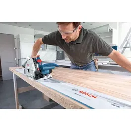 Bosch Professional Scie plongeante 1400W GKT 55 avec aspiration, pour coupes nettes et précises sur rails de guidage